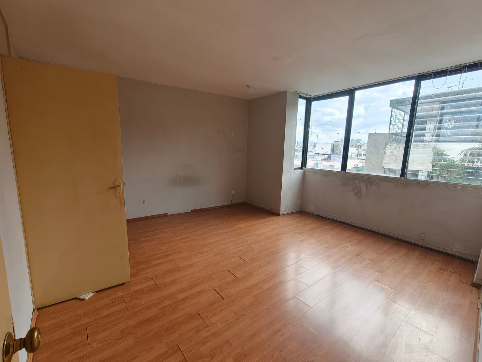 Rento departamento 3er piso / frente al parque rojo — foto 5