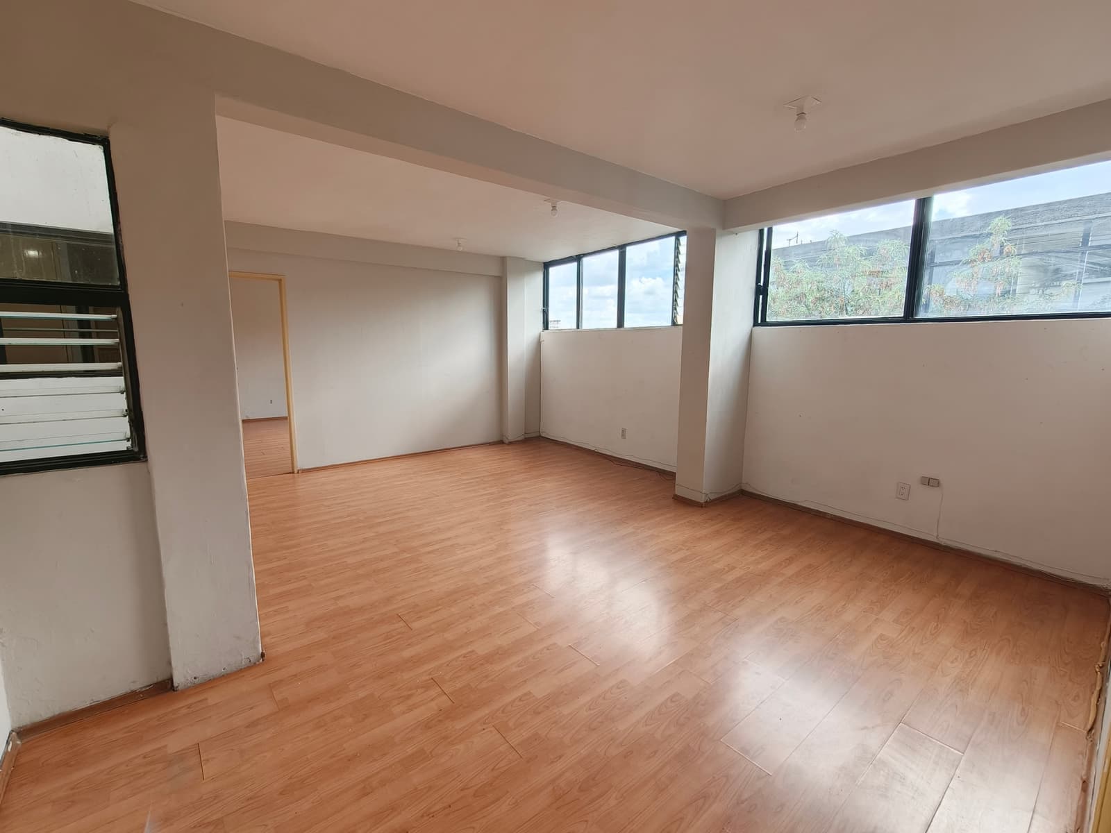 Rento departamento 3er piso / frente al parque rojo — foto 7