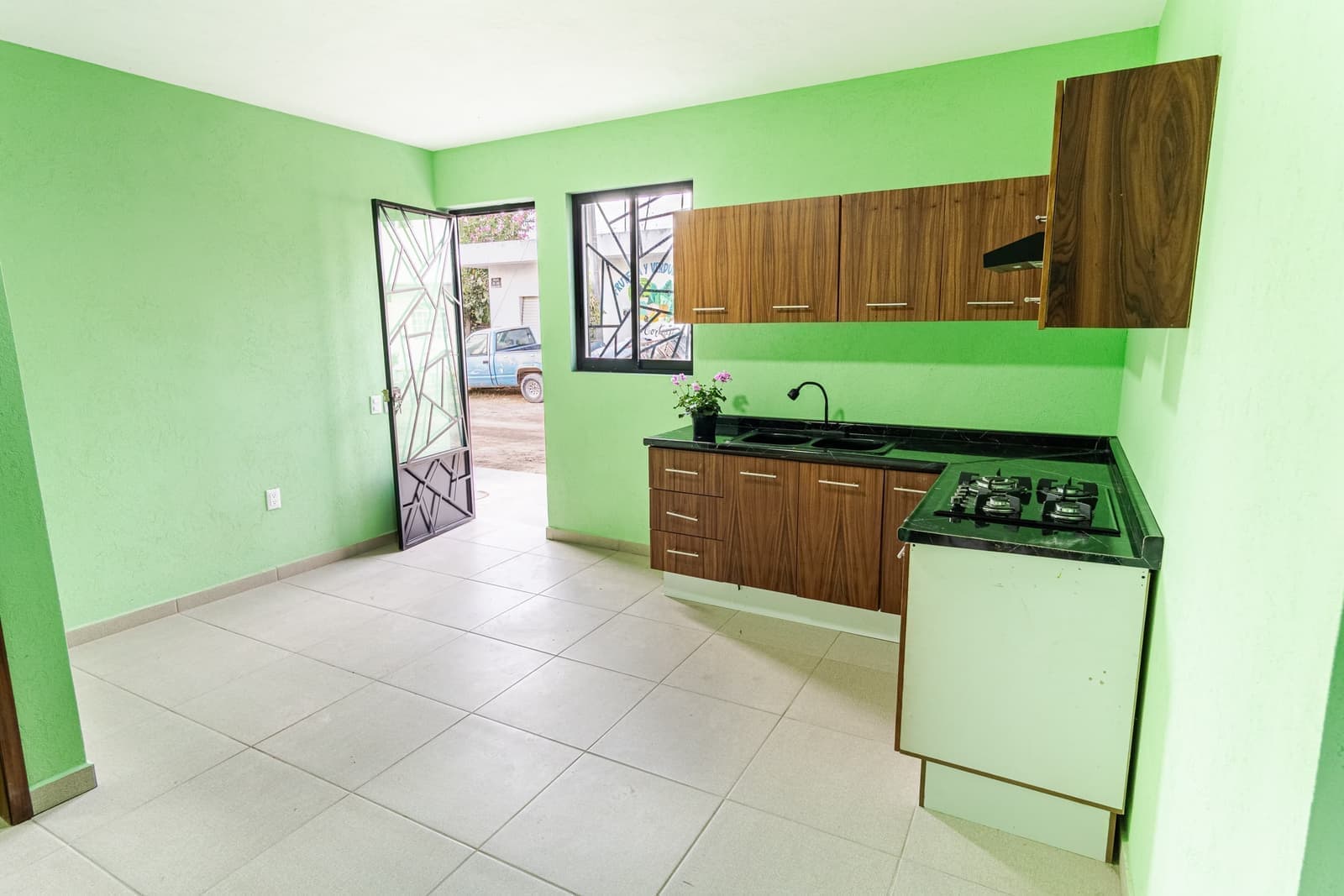 Propiedad en esquina con departamentos y locales — foto 6