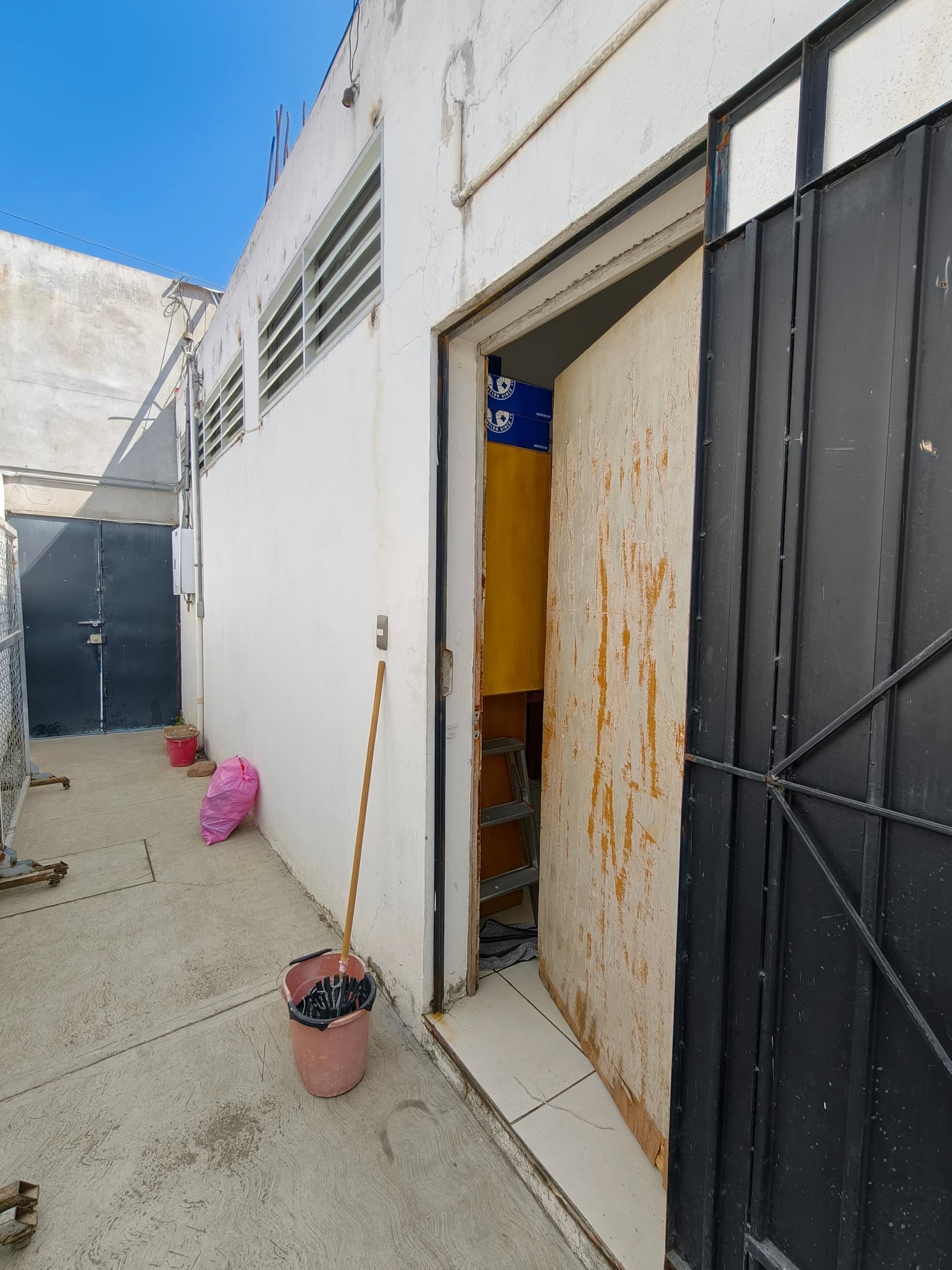 Propiedad con 2 locales comerciales — foto 6