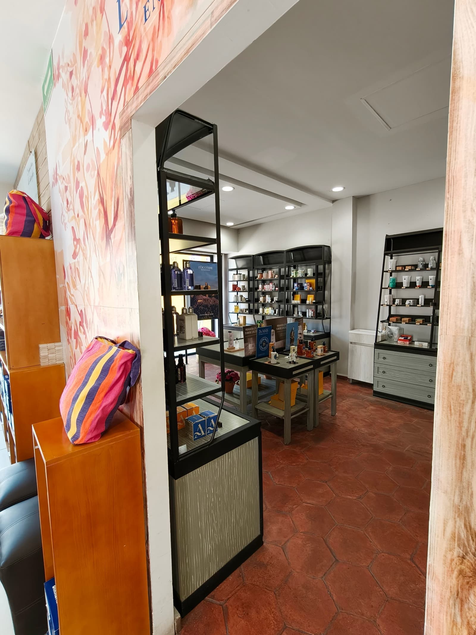 Propiedad con 2 locales comerciales — foto 8